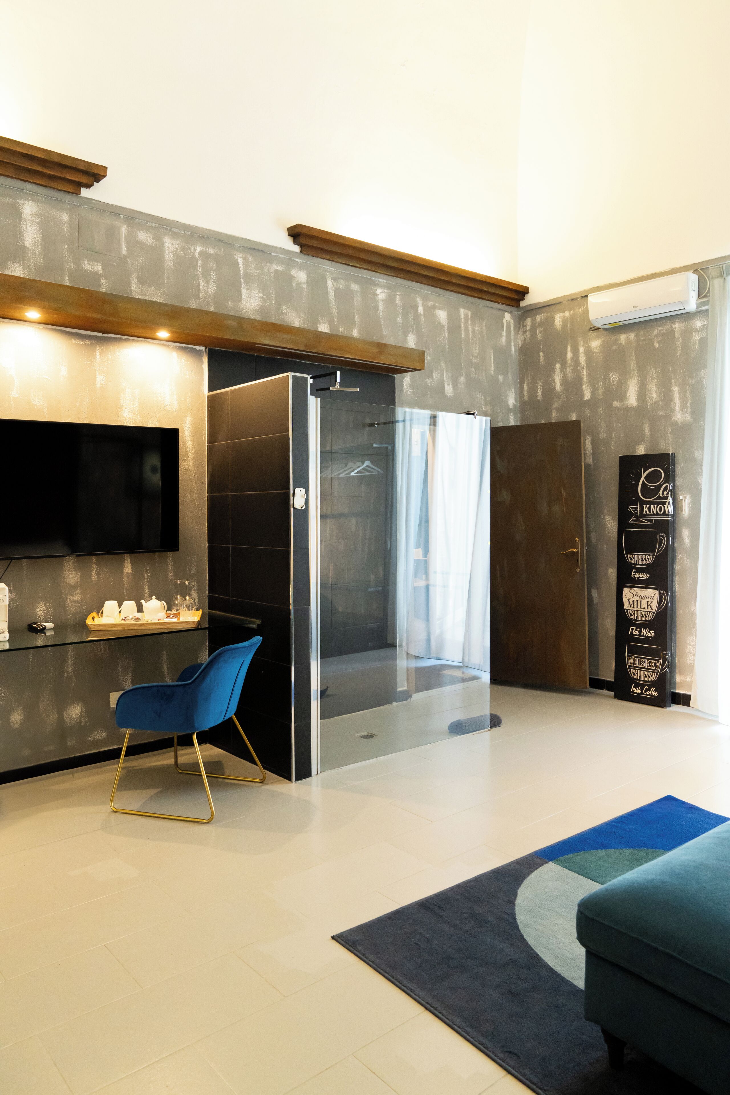 ห้องจูเนียร์สวีท | มินิบาร์, ตู้นิรภัยในห้องพัก, โต๊ะทำงาน, Wi-Fi ฟรี