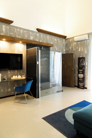 Minibar, caja de seguridad en la habitación, escritorio y wifi gratis