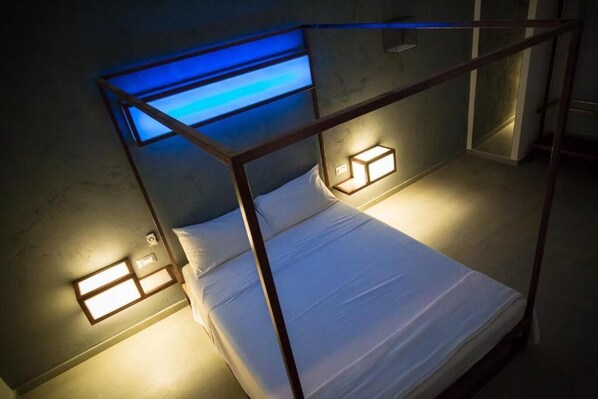 Deluxe-Loft, 1 Queen-Bett, Terrasse, Meerblick | Minibar, Zimmersafe, Schreibtisch, kostenloses WLAN
