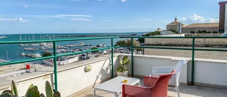 Deluxe Loft, 1 Queen Bed, Terrace, Sea View | Terrace/patio