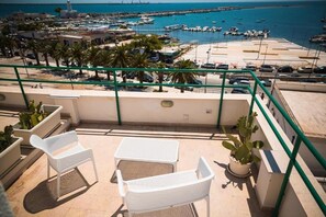 Deluxe-Loft, 1 Queen-Bett, Terrasse, Meerblick | Terrasse/Patio