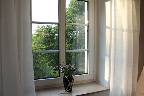 Schöne helle Ferienwohng mit eig. EG, Balkon m. Morgensonne und Gästeparkpl.