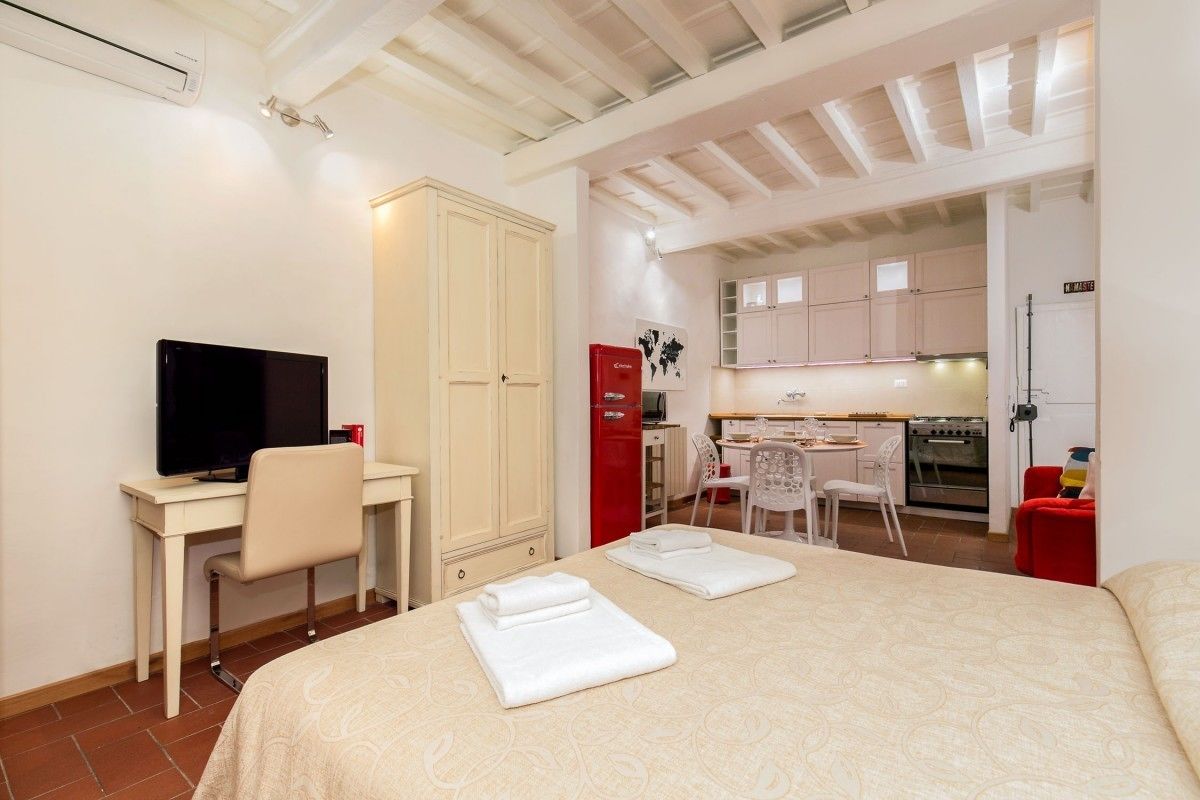 Studio | Living area | TV