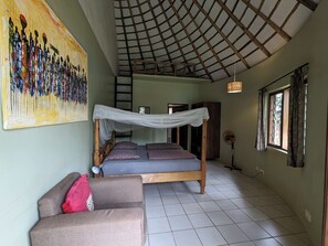 Deluxe Double Room Single Use | In-room safe, iron/ironing board, free WiFi, bed sheets - Banda Lodge (Masaka)