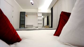 Luxury-Suite | Hochwertige Bettwaren, Daunenbettdecken, Zimmersafe, Schreibtisch