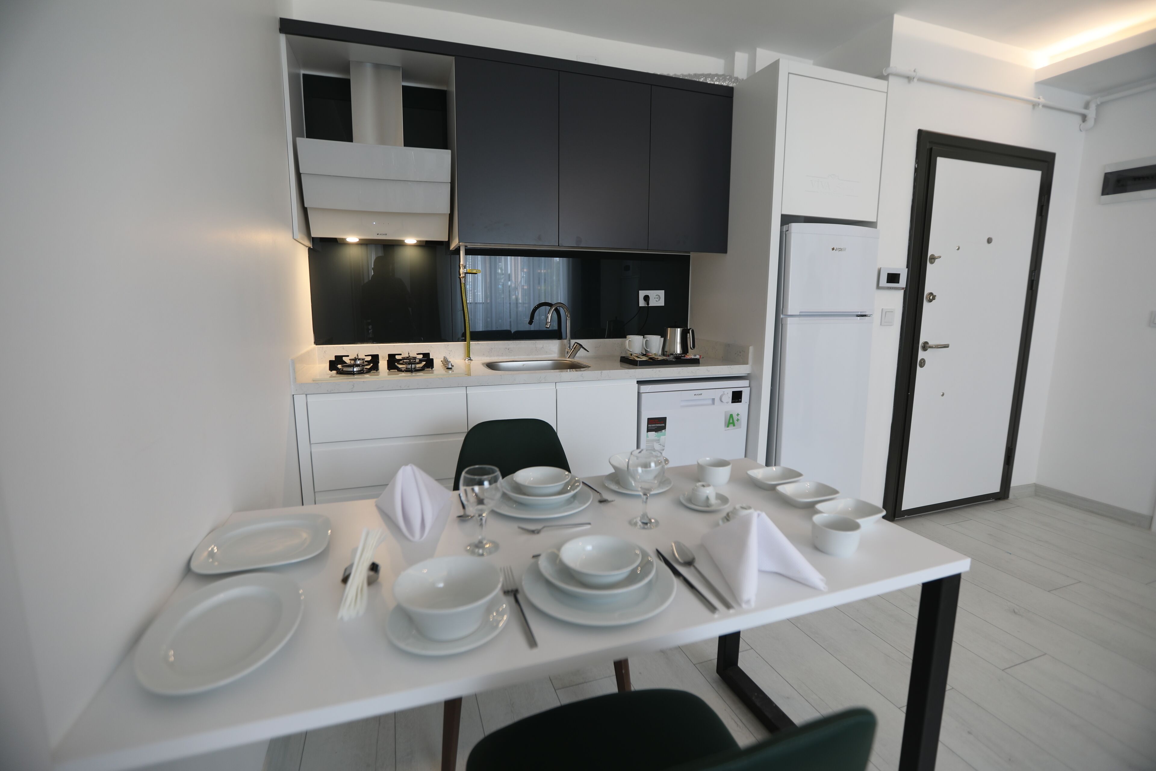 Luxury-Suite | Eigene Küche | Kühlschrank, Geschirrspüler, Wasserkocher, Kochgeschirr/Geschirr/Besteck