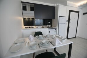Luxury Suite | Private kitchen | Fridge, dishwasher, electric kettle, cookware/dishes/utensils
