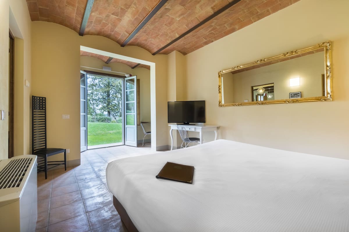 apartment, 2 bedrooms, kitchen | hypo-allergenic bedding, minibar, in-room safe, individually decorated