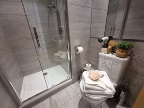 Free toiletries, hair dryer, towels, shampoo - Urban Stay Shard View Apartments (London)