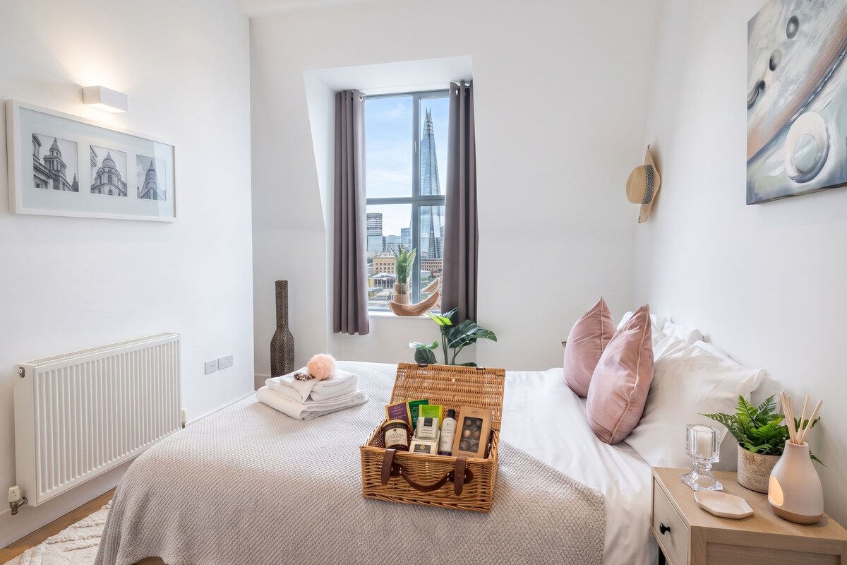 Premium Penthouse, 1 Bedroom, Balcony, City View | Room amenity