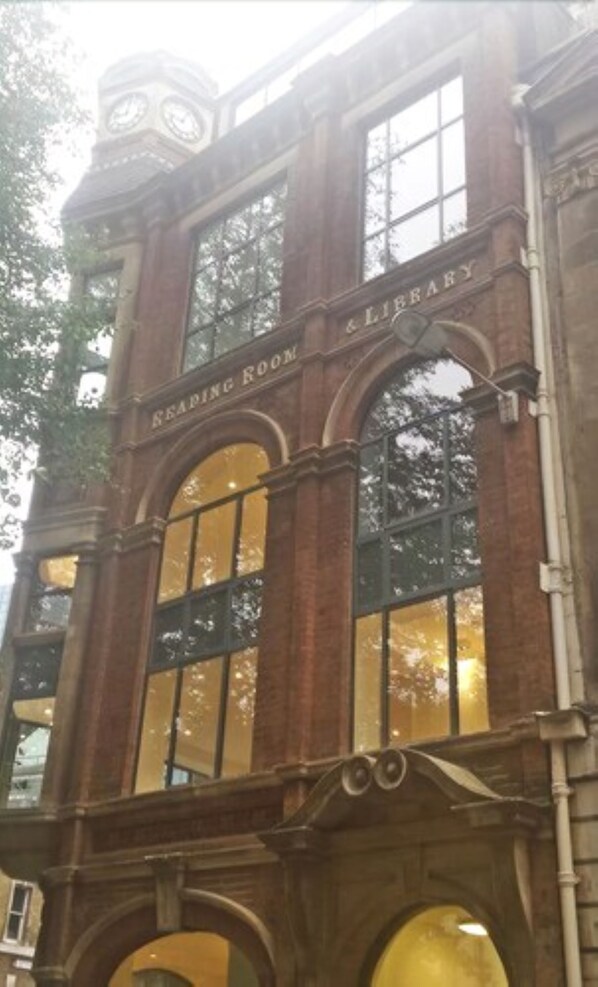 Front of property - Urban Stay Shard View Apartments (London)