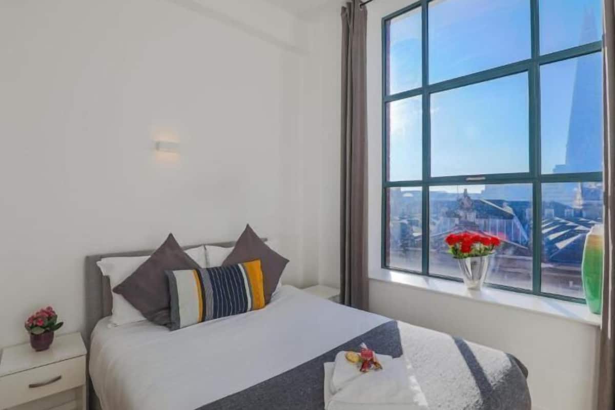 2 habitaciones, tabla de planchar con plancha, cunas y wifi gratis