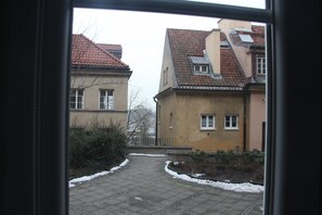 Appartamento Deluxe, 1 letto queen, vista città, piano elevato | Cortile