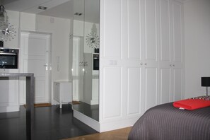 Deluxe Apartment, 1 Queen Bed, City View, Tower - Crystal Apartment Old Town (Warsaw)