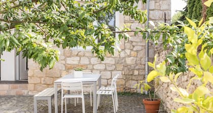 Gartenhaus: Wunderschönes Ferienhaus für bis zu 14 Gäste mit Riesengarten
