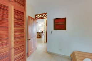 Appartement Confort, 2 chambres, non-fumeurs | 1 chambre, coffres-forts dans les chambres, fer et planche à repasser