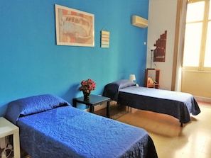 In-room safe, soundproofing, iron/ironing board, free WiFi