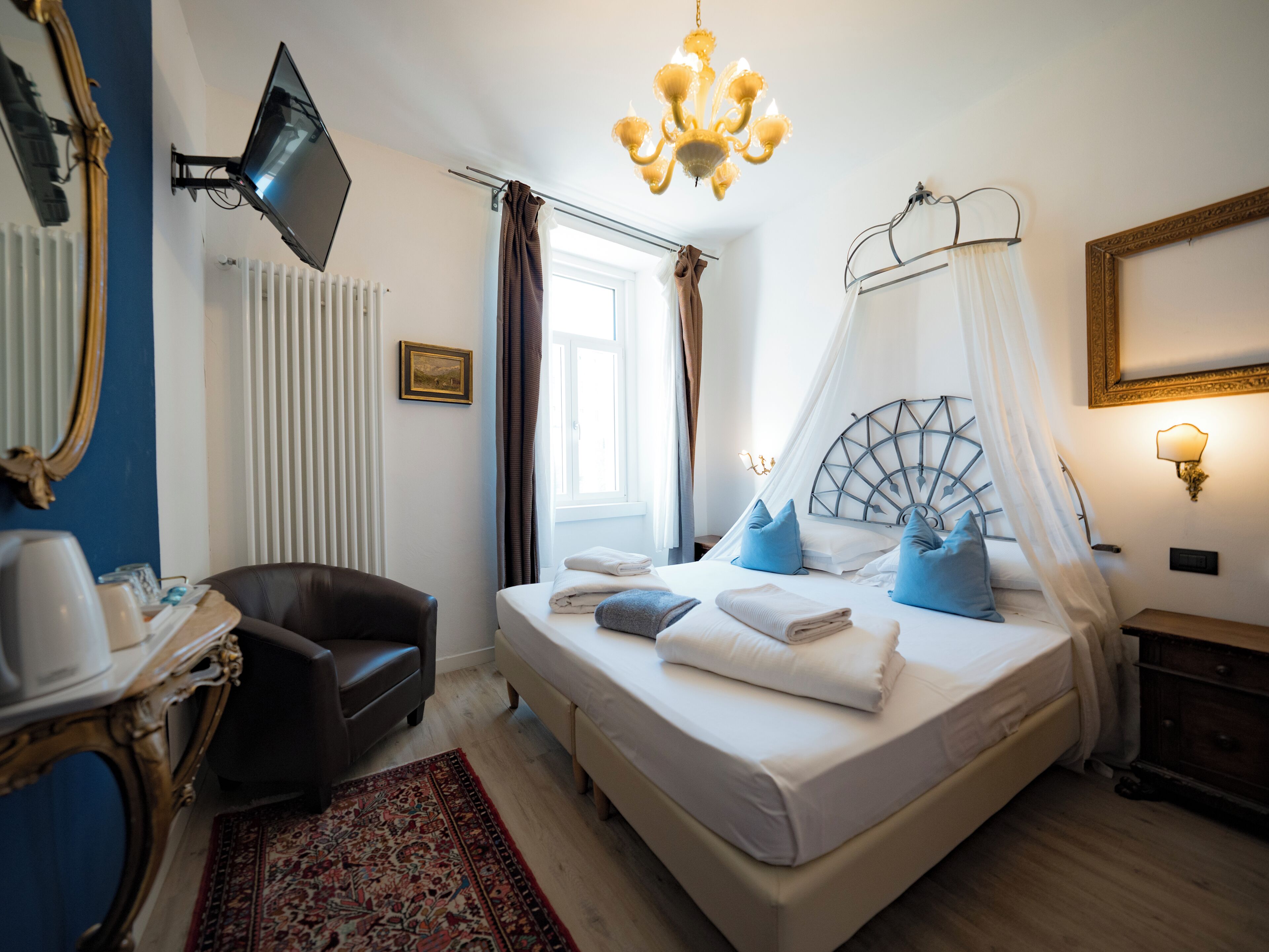 Ropa de cama de alta calidad, sistema de insonorización y wifi gratis 