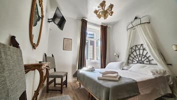 Classic-Doppelzimmer, Blick auf den Innenhof | Hochwertige Bettwaren, schallisolierte Zimmer, kostenloses WLAN