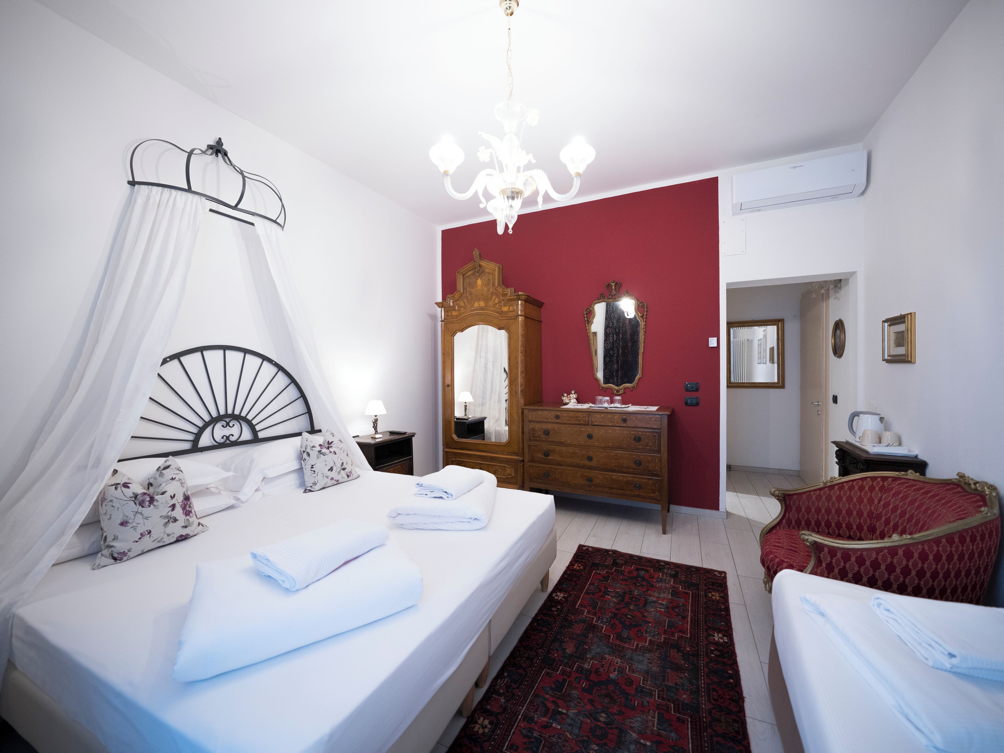 Ropa de cama de alta calidad, sistema de insonorización y wifi gratis 