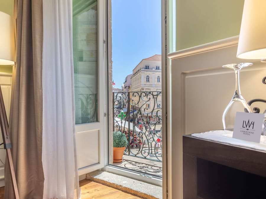 Habitación superior con 1 cama doble o 2 individuales | Balcón