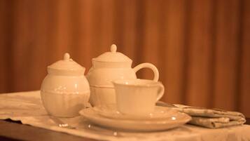 Daily continental breakfast (EUR 22.50 per person)