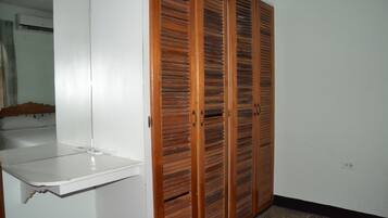 Family Apartment, Berbilang Katil, Kitchen | Seterika/papan seterika, Wi-fi percuma