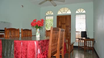 Family Apartment, Berbilang Katil, Kitchen | Makan dalam bilik