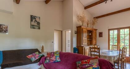 Spacious Landaise Home in Arcachon - 4 Bedrooms, Large Terrace, BBQ, Near Beaches and Nature Activities