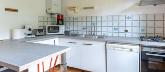 Spacious Landaise Home in Arcachon - 4 Bedrooms, Large Terrace, BBQ, Near Beaches and Nature Activities