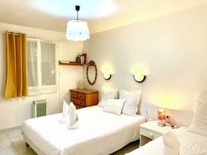 2 chambres, bureau, système d’insonorisation, fer et planche à repasser