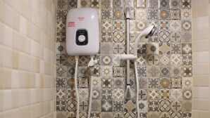 Standard Double Room | Buồng tắm vòi sen