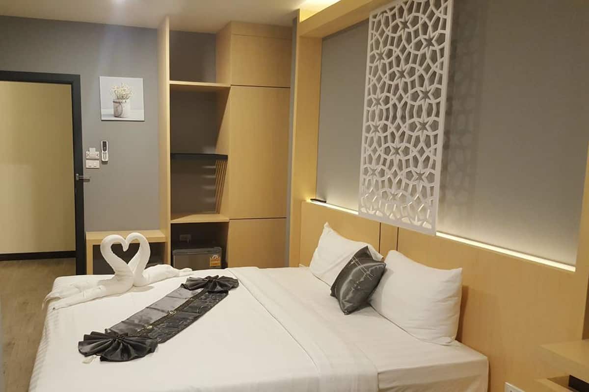 Cofres nos quartos, escrivaninha, cortinas blackout, Wi-Fi de cortesia