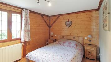 2 bedrooms, iron/ironing board, internet