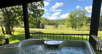 "Walden" Modern Cabin on 54 Riverfront Acres along Shenandoah River w/Hot Tub