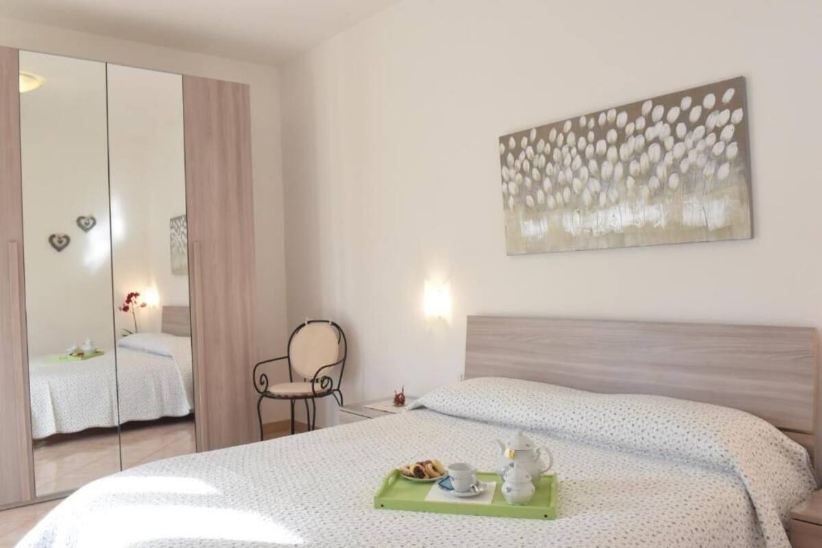 In-room safe, desk, soundproofing, free WiFi
