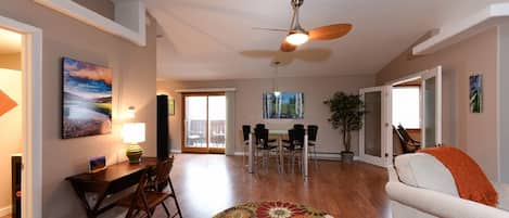 Smart TV, lettore DVD, libri, videoteca