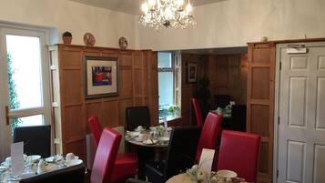 Daily continental breakfast (GBP 5 per person)