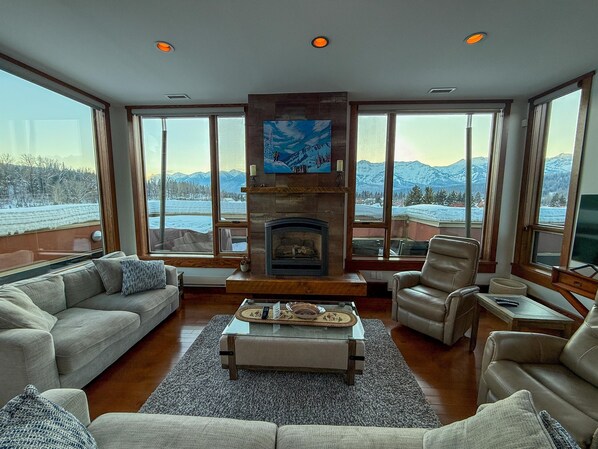 Een smart-tv en een open haard