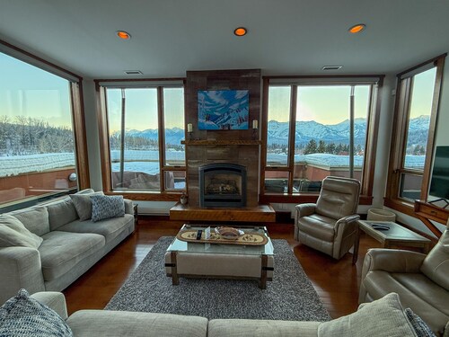 Historic 901  | Penthouse with Incredible Views