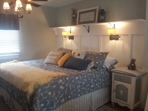 2 bedrooms, iron/ironing board, travel cot, free WiFi - Summertime at Creek! Birds, ducks, close to Pigeon Forge (Sevierville)