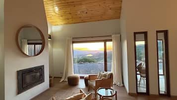 Smart-TV, peis, bøker og printere