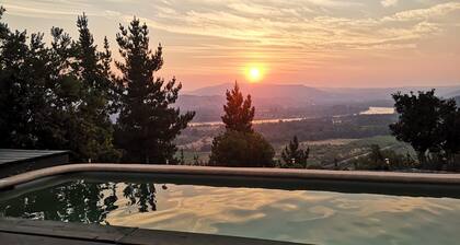 Vista Al Cielo-Country Villa
A retreat Among Hills.Vineyards W/heated pool