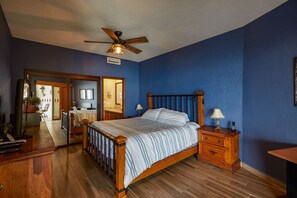 2 chambres, coffre-fort, fer et planche à repasser