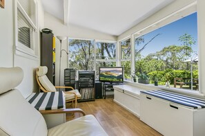 Cottage | Living area | Flat-screen TV