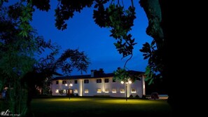 Fachada del alojamiento - Noche