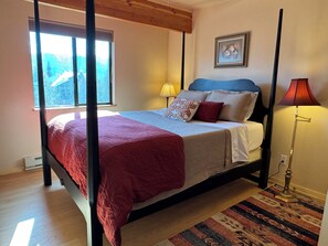 4 chambres, fer et planche à repasser, lit de bébé portatif