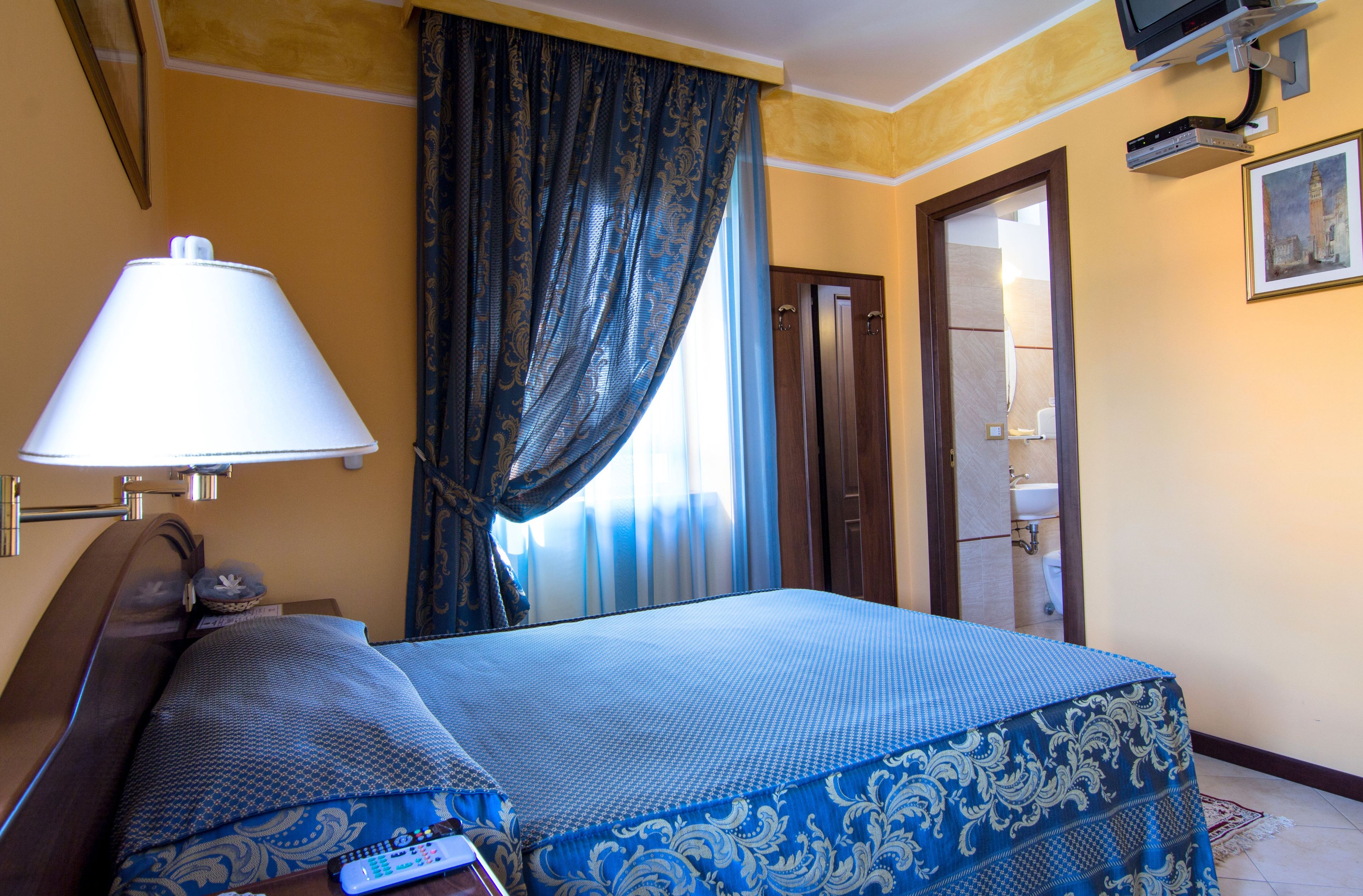 Herbergi fyrir tvo | 1 svefnherbergi, míníbar, öryggishólf í herbergi, skrifborð