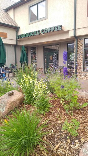 Beautiful Estes Park 2 Bedroom Loft in the ❤️ of town with Air Conditioning