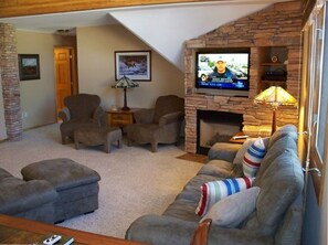 Smart TV, fireplace, DVD player, books